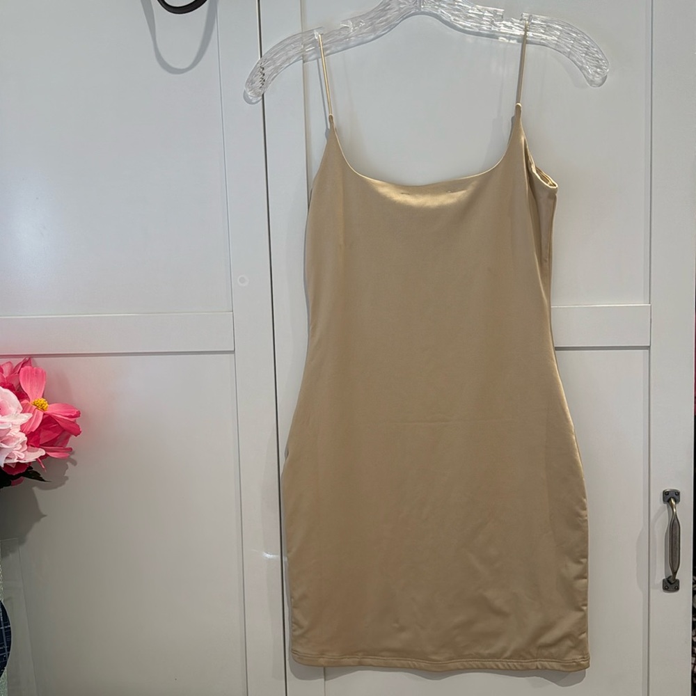 NEW Seashell bodycon mini beige dress - size medium WITH TAGS